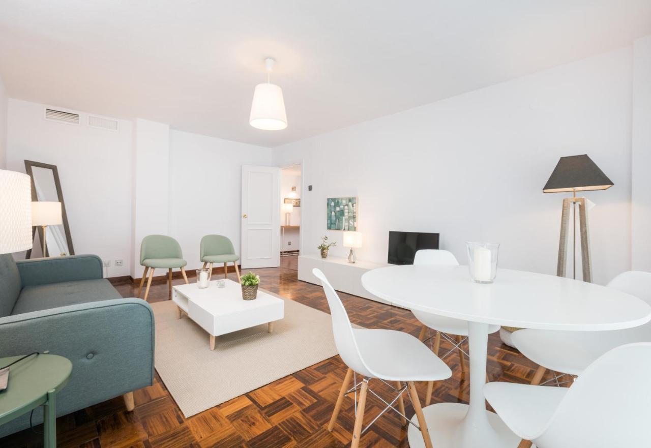 Apartamentos Paseo De La Farola Málaga Eksteriør bilde